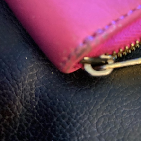 Michael Kors large pink wallet beautiful slight wear on corners - Picture 8 of 9